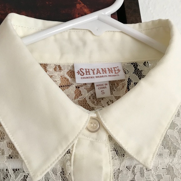 Beautiful cream blouse New with no tag - Picture 4 of 5